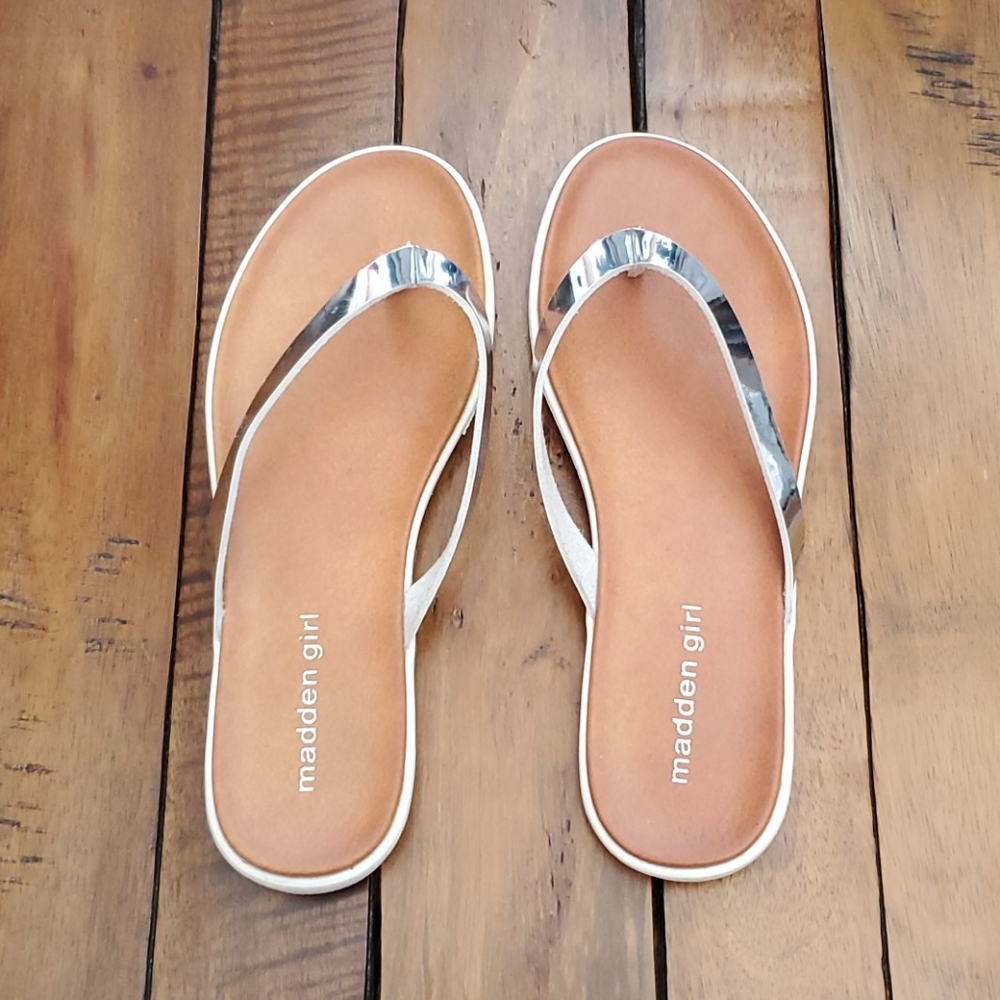 Madden Girl Silver Flip Flops 6.5